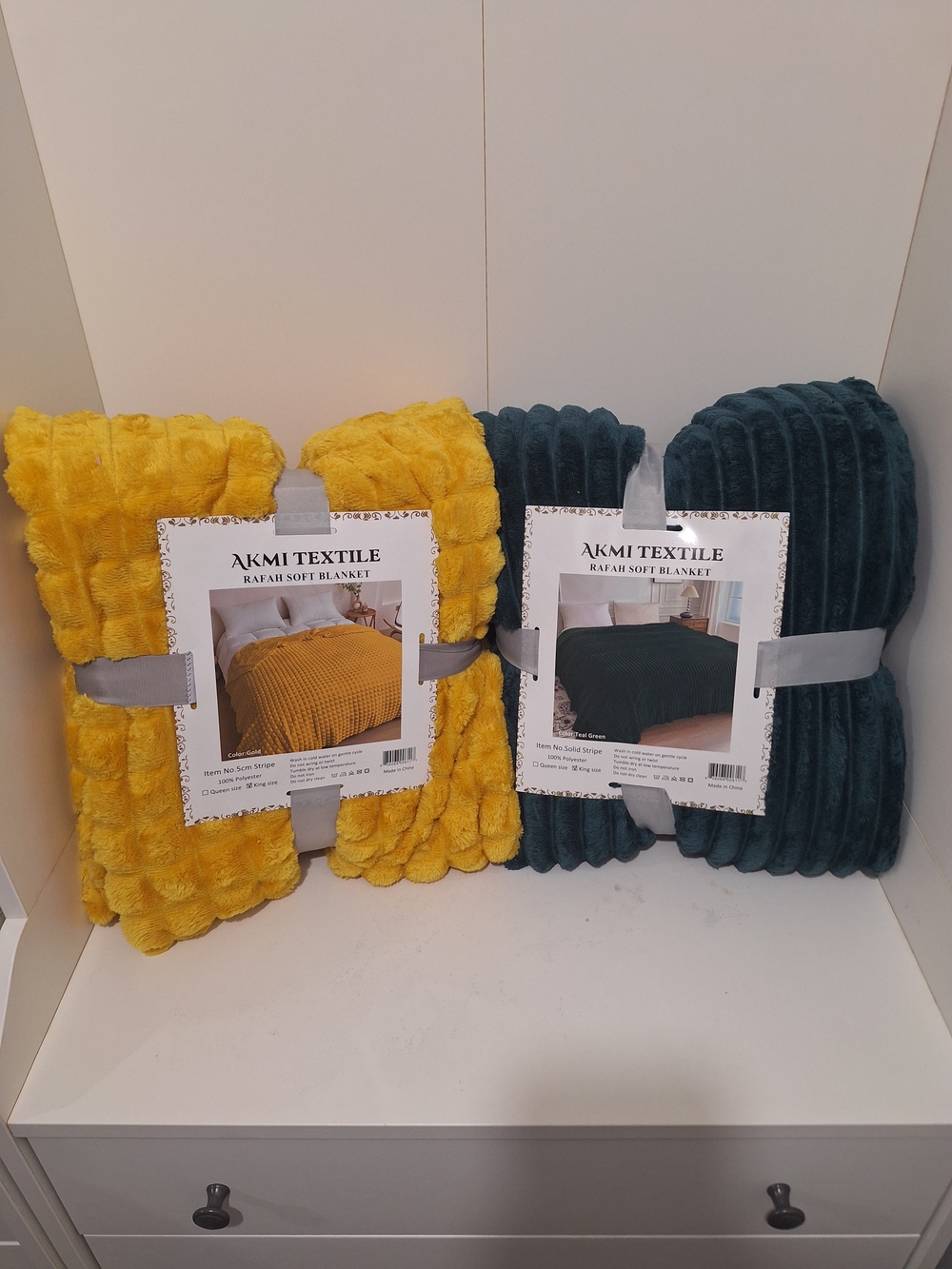 AKMI TEXTILE TWO KING SIZE THROW BLANKETS THAT ALSO FITS A QUEEN BED!